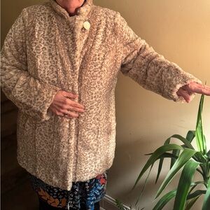 Dennis Basso Cream Leopard Faux Fur Jacket - EUC pre-owned